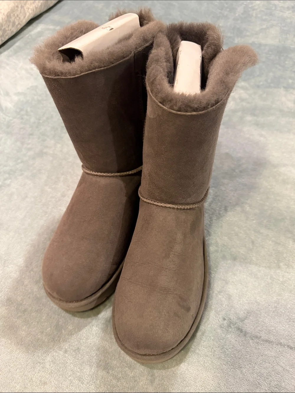 UGG Women's Bailey Bow ll Shearling Lined Grey Boot, size11/ 42 NIB